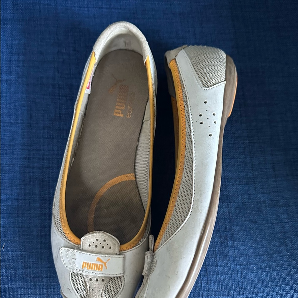Puma Women's Lt cream ballet flats with Orange Trim. 9 - Picture 7 of 9